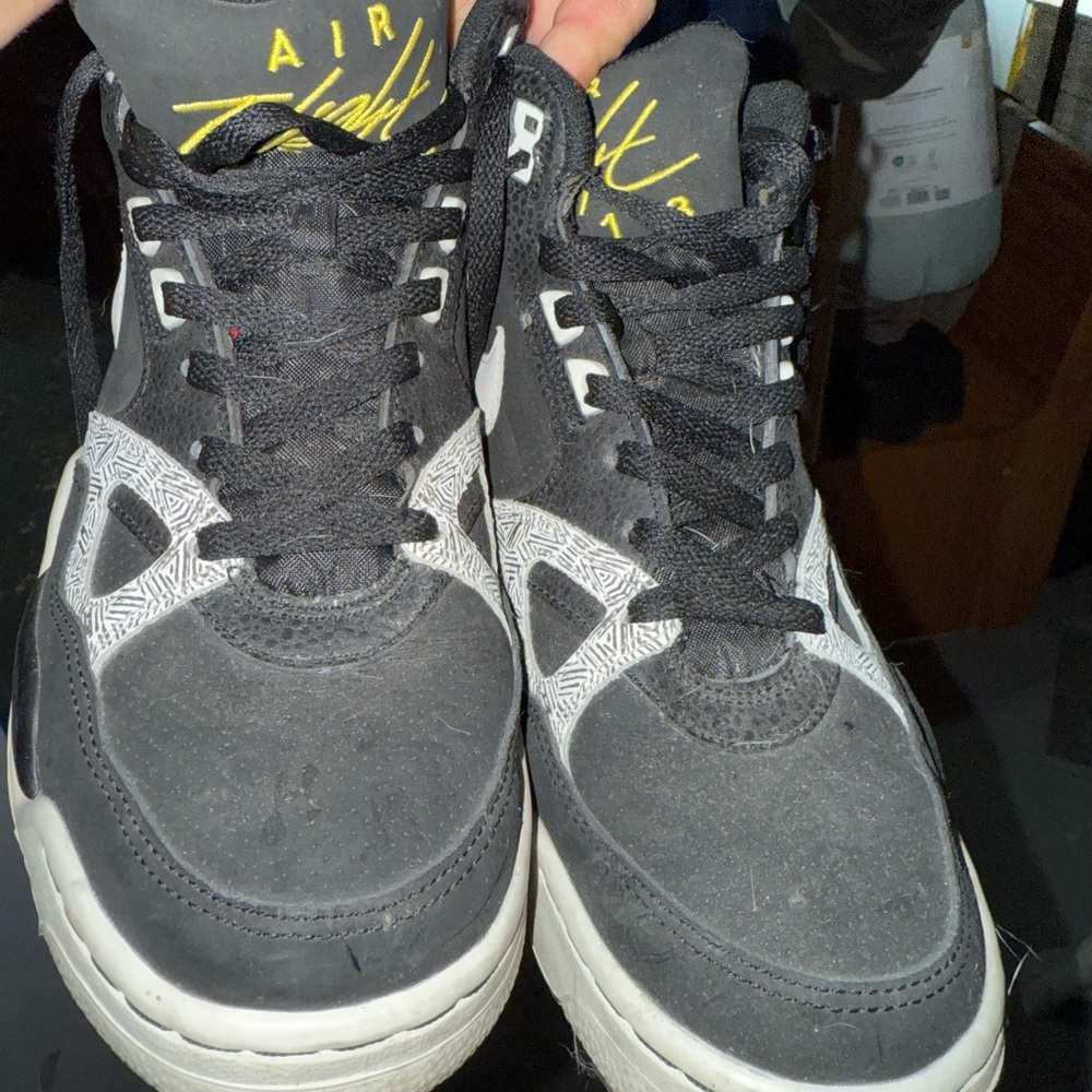 Nike Flight 13 size 9